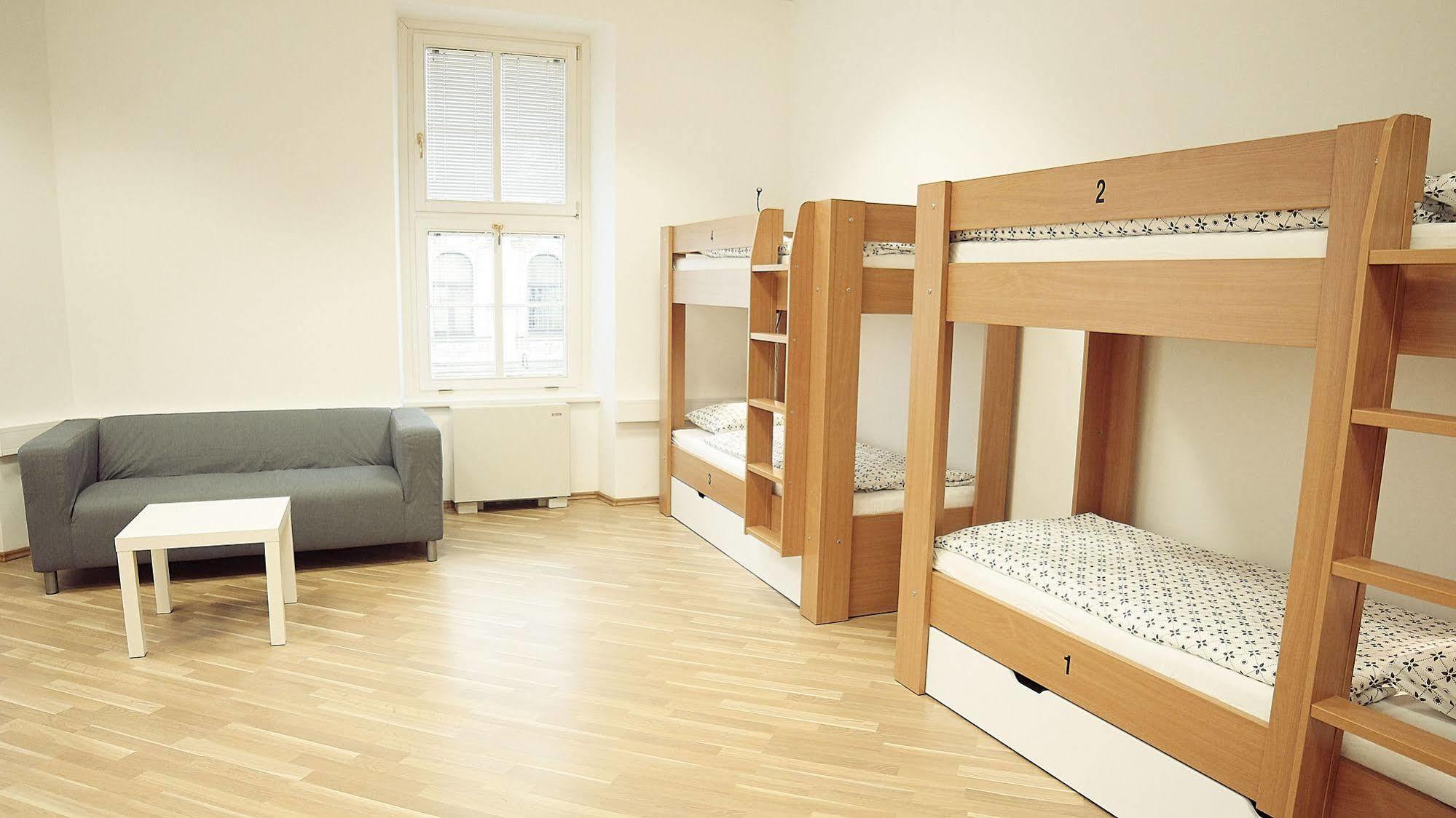 Hostel Folks Bratislava Eksteriør bilde